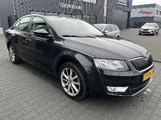 Damaged car Skoda Octavia 1.2 TSI Greentech Ambition Businessline 2013/3