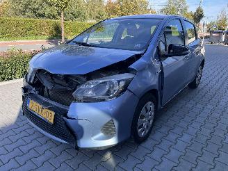 skadebil auto Toyota Yaris 1.5 Hybride Aspiration. Navi Camera cruise Clima 2013/12