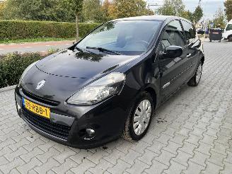 Schadeauto Renault Clio 1.5 dCi Parisienne 2011/4