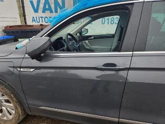 Coche siniestrado Volkswagen Tiguan Tiguan (AD1), SUV, 2016 / 2024 1.4 TSI eHybrid 16V 2022/2