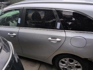 Coche siniestrado Kia Cee d Ceed Sportswagon (CDF), Combi 5-drs, 2018 1.0i T-GDi 12V 2022/8