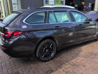 BMW 5-serie 5 serie Touring (G31), Combi, 2017 520i 2.0 TwinPower Turbo 16V Mild Hybrid picture 3