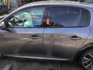 Coche siniestrado Peugeot 208 208 II (UB/UH/UP), Hatchback 5-drs, 2019 1.2 Vti 12V PureTech 130 2022/2