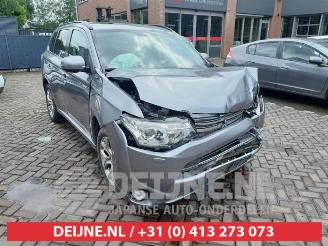 Vrakbiler auto Mitsubishi Outlander Outlander (GF/GG), SUV, 2012 / 2022 2.0 16V PHEV 4x4 2013/10