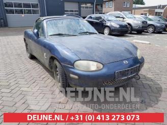 Vrakbiler auto Mazda MX-5 MX-5 (NB18/35/8C), Cabrio, 1998 / 2005 1.6i 16V 1998/8