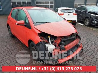 Vrakbiler auto Toyota Yaris Yaris III (P13), Hatchback, 2010 / 2020 1.0 12V VVT-i 2016/3