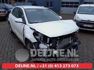 Coche siniestrado Kia Rio Rio IV (YB), Hatchback, 2017 1.0i T-GDi 100 12V 2019/10