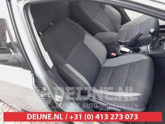 Toyota Auris Touring Sports Auris Touring Sports (E18), Combi, 2013 / 2018 1.2 T 16V picture 13
