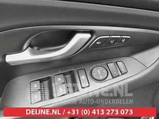 Hyundai I-30 i30 (PDEB5/PDEBB/PDEBD/PDEBE), Hatchback, 2016 1.5 T-GDI 16V Hybrid 48V picture 12