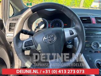 Toyota Auris Auris (E15), Hatchback, 2006 / 2012 1.8 16V HSD Full Hybrid picture 15