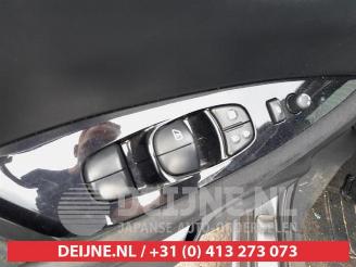 Nissan Leaf Leaf (ZE0), Hatchback, 2010 / 2017 Leaf picture 12