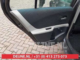 Toyota Yaris Yaris II (P9), Hatchback, 2005 / 2014 1.3 16V VVT-i picture 12