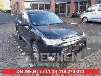 demontáž osobní automobily Mitsubishi Outlander Outlander (GF/GG), SUV, 2012 / 2022 2.0 16V PHEV 4x4 2013/11