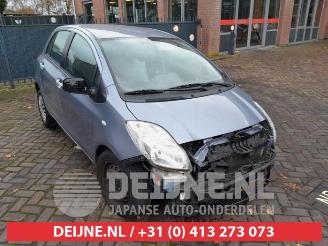 Vrakbiler auto Toyota Yaris Yaris II (P9), Hatchback, 2005 / 2014 1.33 16V Dual VVT-I 2010/9