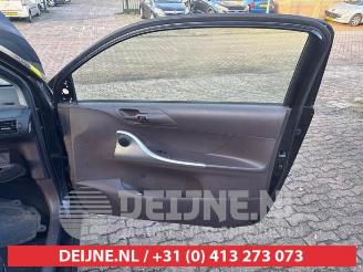 Toyota iQ iQ, Hatchback 3-drs, 2009 / 2015 1.0 12V VVT-i picture 18