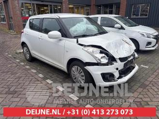Coche siniestrado Suzuki Swift Swift (ZA/ZC/ZD), Hatchback, 2010 / 2017 1.2 16V 2014/10