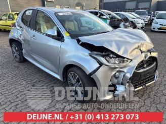Coche siniestrado Toyota Yaris Yaris IV (P21/PA1/PH1), Hatchback, 2020 1.5 12V Hybrid 115 2023/7