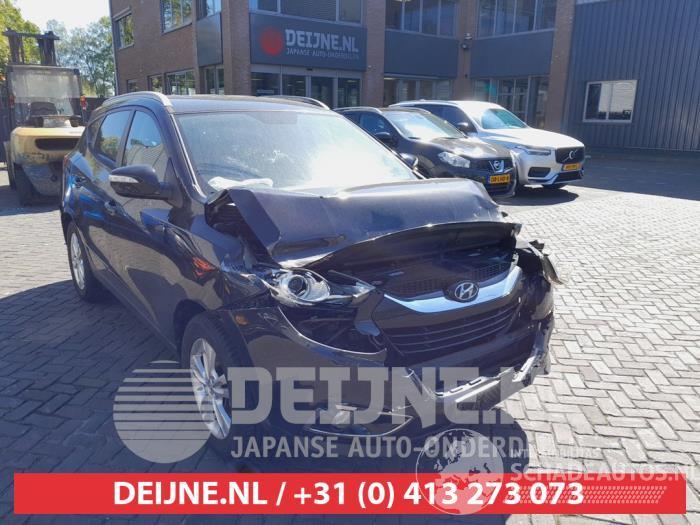 Hyundai Ix35 iX35 (LM), SUV, 2009 / 2015 2.0 16V