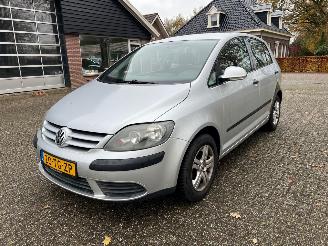 Voiture accidenté Volkswagen Golf plus 1.6 fsi Comfortline Business 2006/12