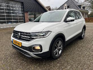 Vaurioauto  passenger cars Volkswagen T-Cross 1.0 Style Automaat 2019/10