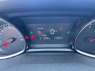 Peugeot 308 1.6 BluedHdi Pack picture 10