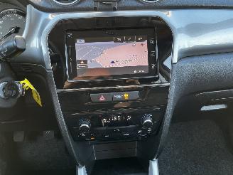 Suzuki Vitara 1.6i NAVI / CAMERA / CRUISE / TREKHAAK picture 13