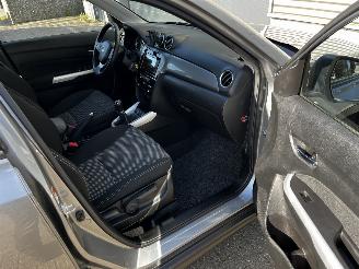 Suzuki Vitara 1.6i NAVI / CAMERA / CRUISE / TREKHAAK picture 10