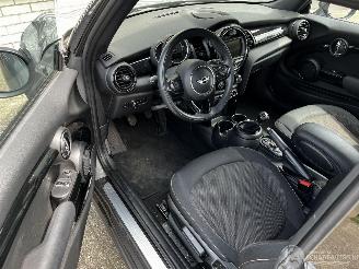 Mini Cooper 1.5I picture 5