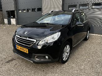 Vaurioauto  passenger cars Peugeot 2008 1.2 Puretech AUTOMAAT / CLIMA / CRUISE 2016/6