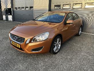 Auto incidentate Volvo S-60 1.6 T3 AUTOMAAT / NAVI / CRUISE / PDC 2012/10