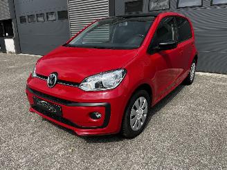 damaged passenger cars Volkswagen Up! 1.0 BMT High Up! AUTOMAAT / CRUISE / CAMERA 2019/7