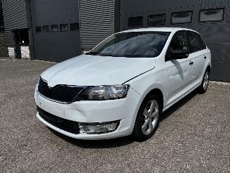 damaged passenger cars Skoda Rapid 1.2TSI 2015/6