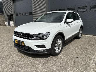 Schadeauto Volkswagen Tiguan 2.0 TSI 4X4 AUTOMAAT / NAVI / CRUISE / CAMERA 2019/10
