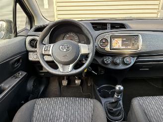 Toyota Yaris 1.3 VVT-I NAVI / CRUISE / PDC picture 12