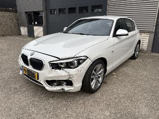 skadebil auto BMW 1-serie 118i SPORT / AUTOMAAT / LEER / NAVI / CRUISE / PDC 2017/10