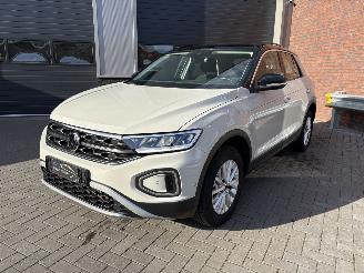 damaged passenger cars Volkswagen T-Roc 1.5 TSI AUTOMAAT / NAVI / CAMERA / VIRTUAL COCKPIT 2023/7