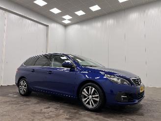 Vaurioauto  passenger cars Peugeot 308 SW 1.2 PureTech Panoramadak Navi Clma 2019/1