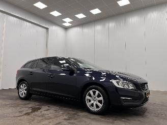 Vaurioauto  passenger cars Volvo V-60 2.0 D2 Kinetic Navi Clima 2015/6