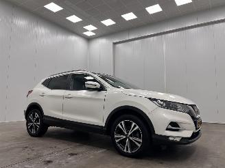 Vaurioauto  passenger cars Nissan Qashqai 1.2i Panoramadak Navi Clima 2018/2