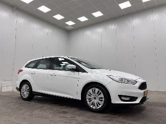 skadebil auto Ford Focus Wagon 1.5 TDCI Lease Edition Navi Airco 2017/11