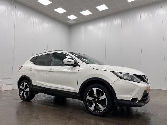 Vaurioauto  passenger cars Nissan Qashqai 1.2 N-Connecta Panoramadak Navi Clima 2017/5