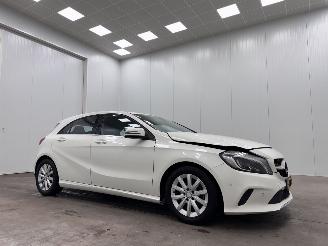 Schadeauto Mercedes A-klasse 180 Lease Edition Navi Clima 2016/11