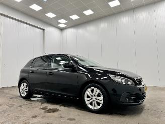 skadebil auto Peugeot 308 1.2 Executive Panoramadak Navi Clima 2017/10