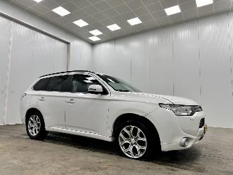 Schadeauto Mitsubishi Outlander 2.0 PHEV 4WD Instyle Navi Clima 2014/11