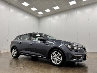 Voiture accidenté Renault Mégane Estate 1.2 TCe Zen Navi Clima 2017/9