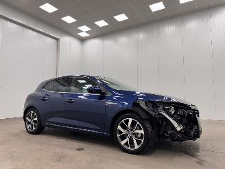 krockskadad bil auto Renault Mégane 1.2 TCe Bose Clima 2017/4