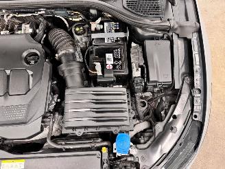 Volkswagen Golf 2.0 TDI R-Line Panoramadak 5-drs Airco picture 16