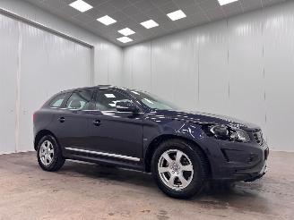 Schadeauto Volvo Xc-60 2.0 T5 Autom. AWD Pano. Navi Clima 2016/7