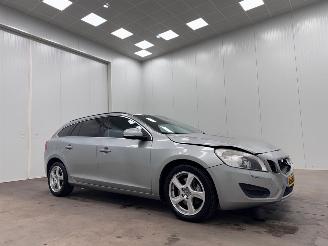 Schadeauto Volvo V-60 2.0T 149kw Autom. Summum Navi Clima 2011/1