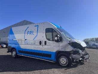 krockskadad bil bedrijf Opel Movano 35 2.2D L3H2 Navi Clima 2024/5